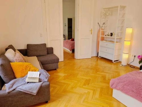 Central and round 3 minutes to city shopping center and Schönbrunn Palace