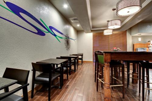 Εστιατόριο ή άλλο μέρος για φαγητό στο Holiday Inn Express Marshfield - Springfield Area by IHG