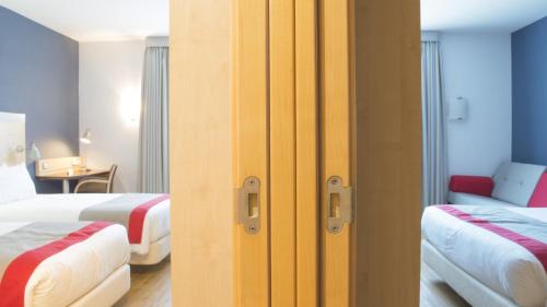a room with two beds and a room with two beds at Holiday Inn Express Madrid-Getafe by IHG in Getafe