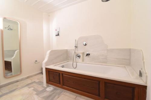 Ένα μπάνιο στο Mansion Veranda