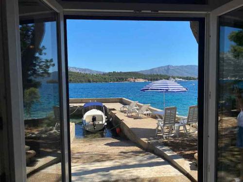 Seafront Studio Apartment "Villa Laura"