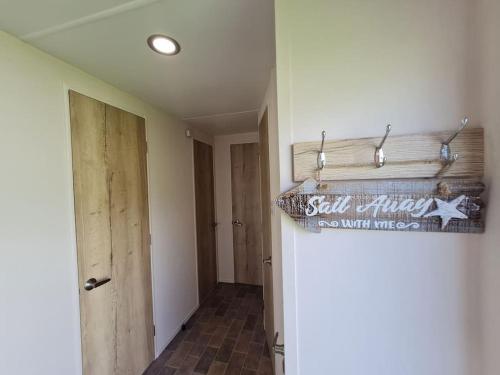 Certifikát, hodnocení, plakát nebo jiný dokument vystavený v ubytování 3 Bedroom Deluxe Caravan at Haven Devon Cliffs