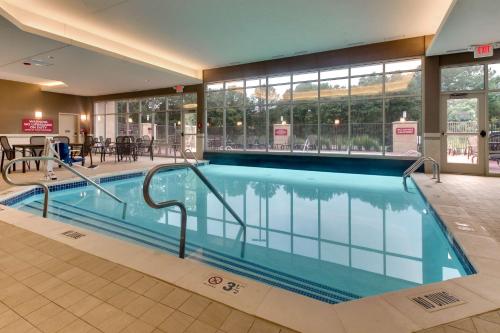 Πισίνα στο ή κοντά στο Drury Plaza Hotel Richmond