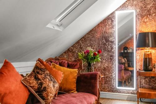 a living room with a couch and a mirror at The Ley Arms in Exeter