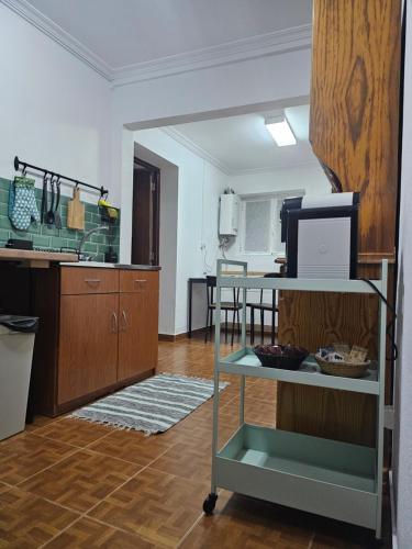 a room with a kitchen with a counter top at Casa d´Avó in Fiais da Telha