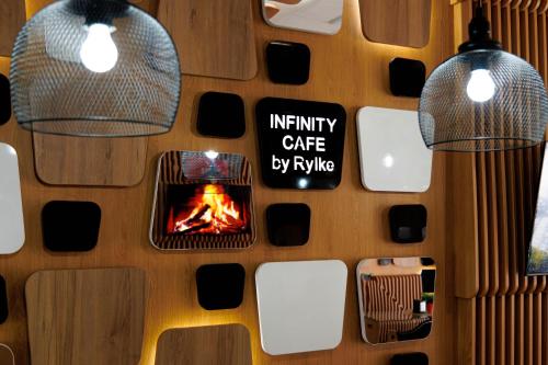 トゥルグ・ジウにあるPensiunea Infinityのギャラリーの写真