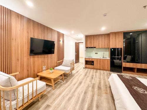 TV a/nebo společenská místnost v ubytování DA NANG BAY HOTEL