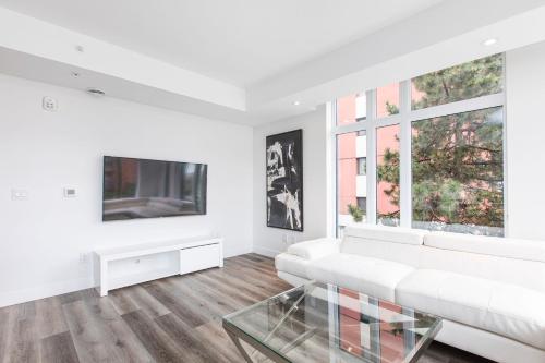 Μια τηλεόραση ή/και κέντρο ψυχαγωγίας στο Westview Luxury Suites