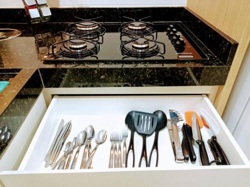 a drawer filled with utensils in a kitchen at Studio Luxo, em Anápolis - Perfeito in Anápolis
