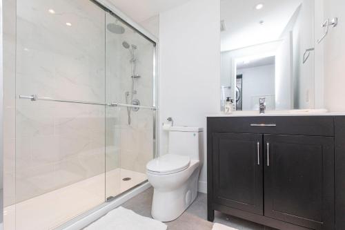 Ένα μπάνιο στο Westview Luxury Suites