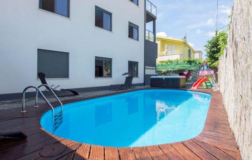 Gorgeous Apartment In Kastel Kambelovac