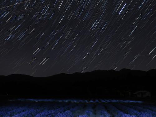 a starry night with stars over a field at Sun R in Rokugō