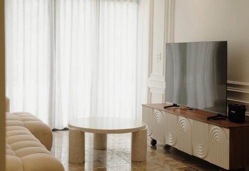 TV a/nebo společenská místnost v ubytování BeLam in Hue Villa