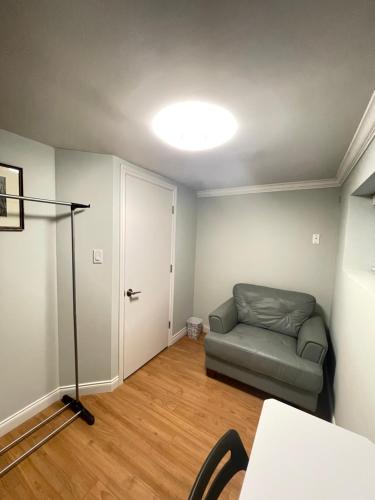 O zonă de relaxare la Vancouver west side cozy room