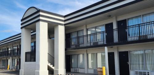 an exterior view of a building with a balcony at Days Inn by Wyndham Frankfort in Frankfort