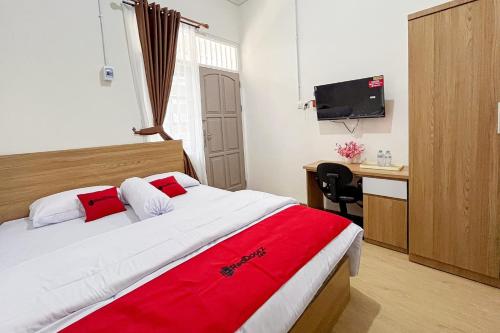 Кровать или кровати в номере RedDoorz Syariah @ Jl. Candi Kalasan
