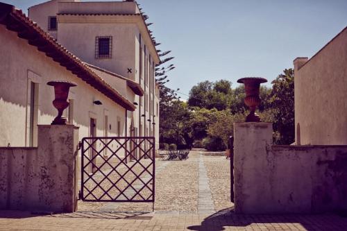 an entrance to a building with a gate in a courtyard at Azienda Agricola Mandranova in Palma di Montechiaro