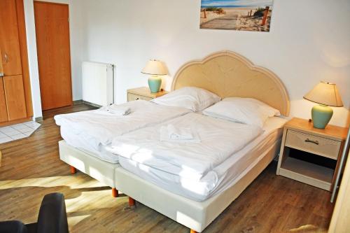 Letto o letti in una camera di Appartementhaus am Strand m Balkon Göhren OR 01-09