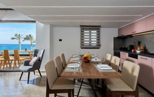 Cosmopolitan luxury apartment by Smaris Collection