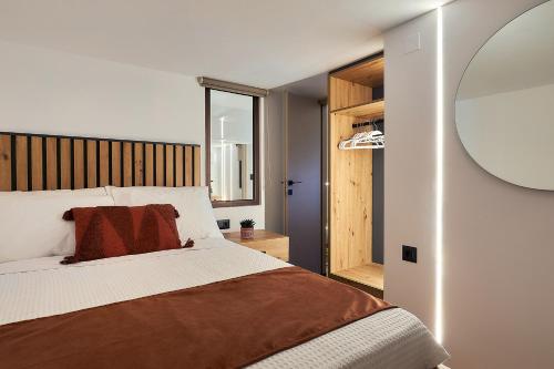 Cosmopolitan luxury apartment by Smaris Collection