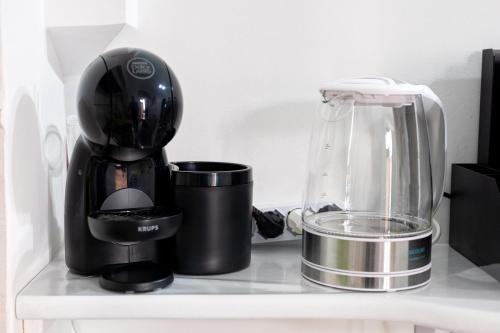 a coffee maker and a blender on a shelf at Dimora dei Messapi in Ceglie Messapica