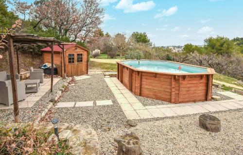 Nice Home In La-Roque-Sur-Pernes
