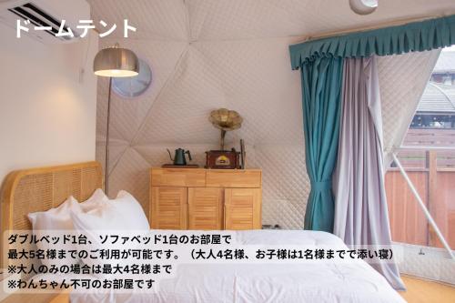 a bedroom with a bed and a window at Gramercy Village 山中湖 Glamping &Sauna in Yamanakako