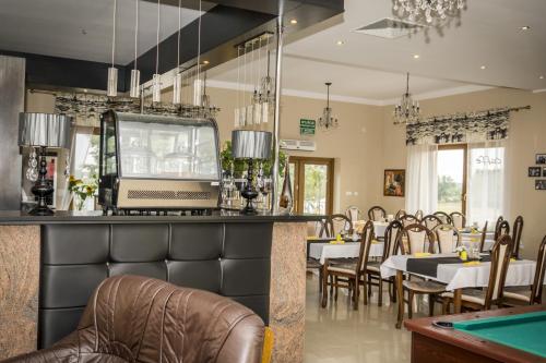 a dining room with a pool table and a bar at Pensjonat nad Zalewem in Stare Miasto