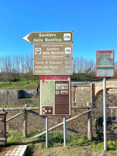 a sign for a park with a map at Residenza Ca De Frati in Arezzo