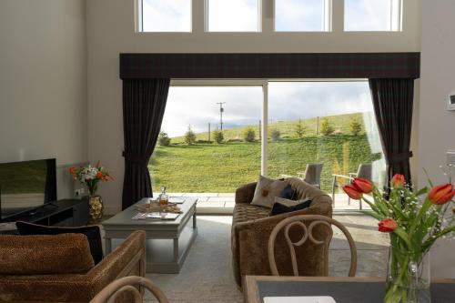 Χώρος καθιστικού στο Lapwing - Stylish one bedroom country steading