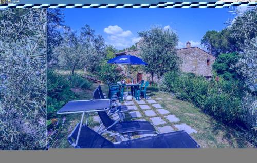 an overhead view of a table and chairs and an umbrella at Casa Al Vento Near Arezzo in Battifolle