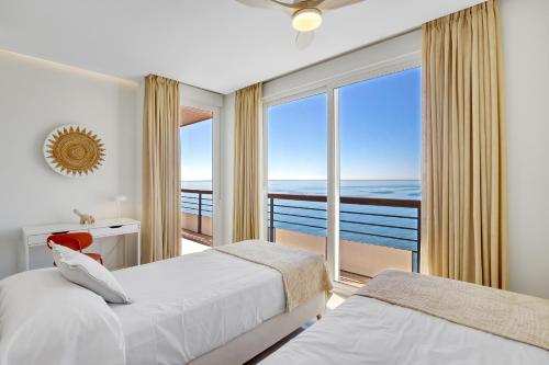 SANTA CLARA Modern & Exclusive Seafront Apartment