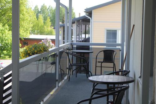 a balcony with two chairs and a table at Jääskän Loma Ratatie 3 asunto 4, Kauhava in Kauhava