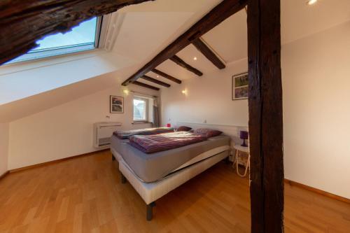 a bedroom with a large bed in a attic at Le Domaine du Verger gîtes et SPA in Osenbach