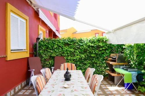 Charming house in Rota + garden