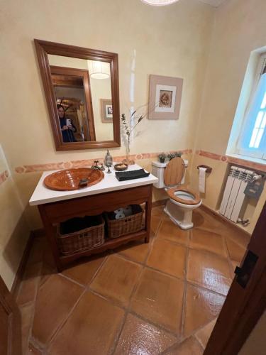 a bathroom with a sink and a toilet at Villa Malveira in Alcabideche