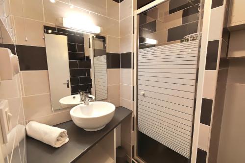 a bathroom with a sink and a mirror at L'Ourson Randonneur - Station de ski à 600m in La Bresse