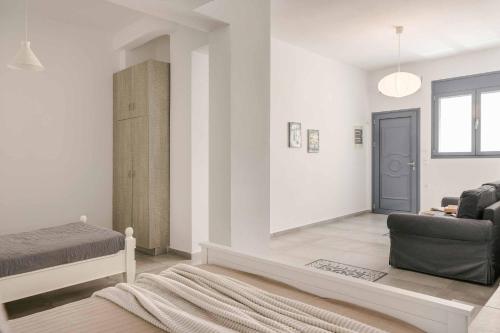 a living room with a bed and a couch at Villa Seashell Skala in Spathíon
