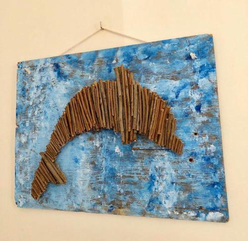 a painting of an arrow on a wall at AMPELIA KYTHIRA in Livadi