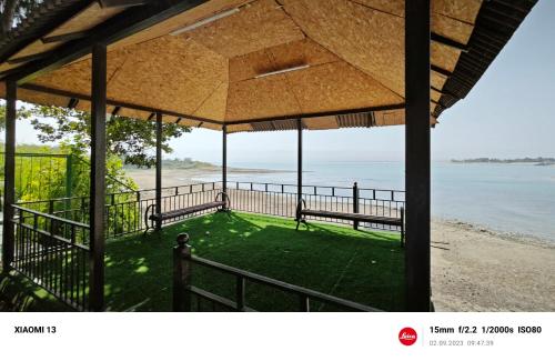 a gazebo with a view of the ocean at Вилла in Kairakum