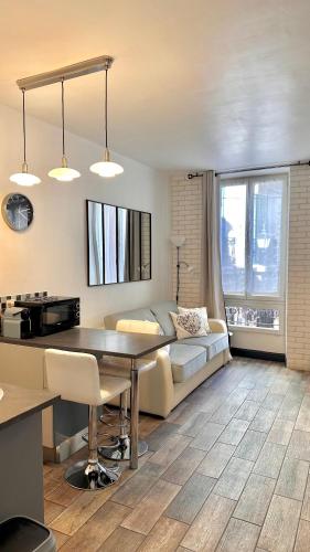 Monroe's studio at the heart of Cannes and beaches