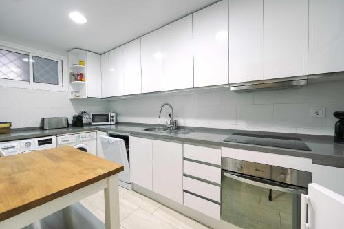 1104 First Line Beach Apartment golden Beach pool