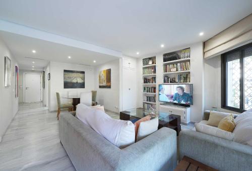 1104 First Line Beach Apartment golden Beach pool