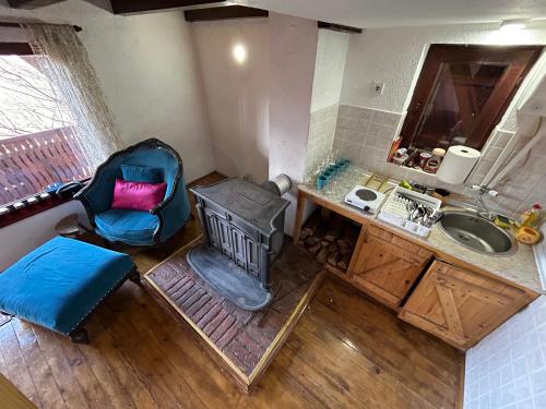 an overhead view of a kitchen with a chair and a sink at Planinska kuca Bogdanovic in Jarmenovci