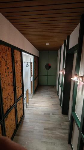 a hallway of a building with wooden floors and a ceiling at Ferienwohnung-Monteurwohnung BERTA, 3 Personen in Kleve, zentrale Lage in Kleve