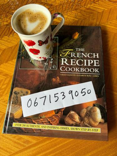 un livre et une tasse de café sur une table dans l'établissement Magnificent house at the doorstep of Paris & Versailles, à Chevreuse