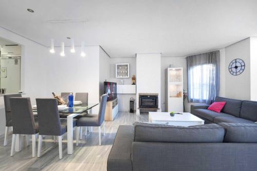 2033 modern 3 Bed large Terrace with sun loungers