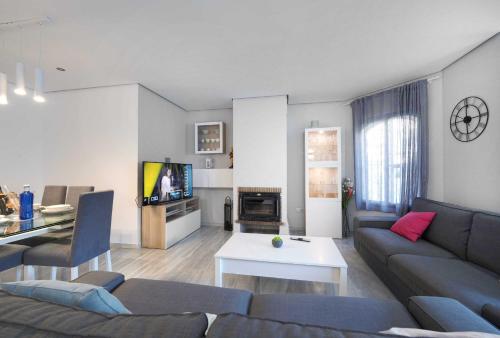 2033 modern 3 Bed large Terrace with sun loungers