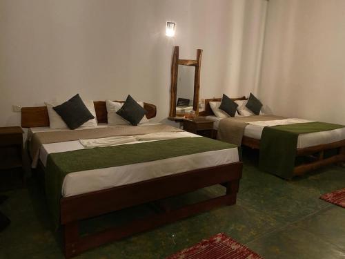 En eller flere senge i et værelse på Sunrise Udawalawe Resort