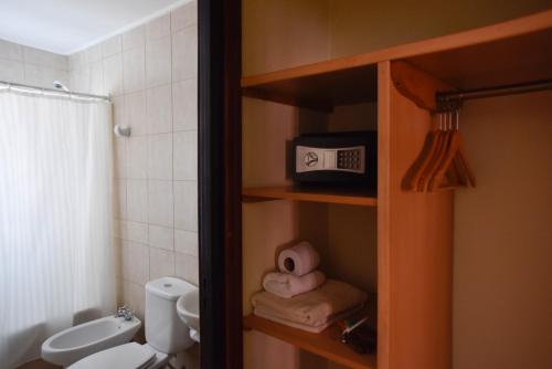 a small bathroom with a toilet and a sink at Hosteria Casagrande in Tandil